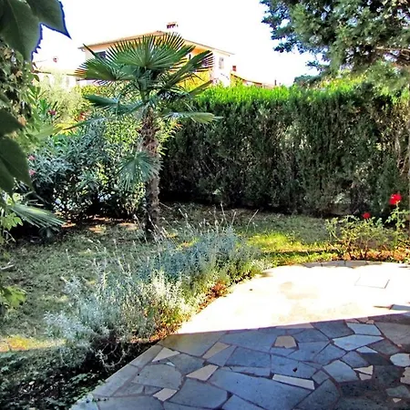 شقة In Novigrad With Balcony, Air Conditioning *